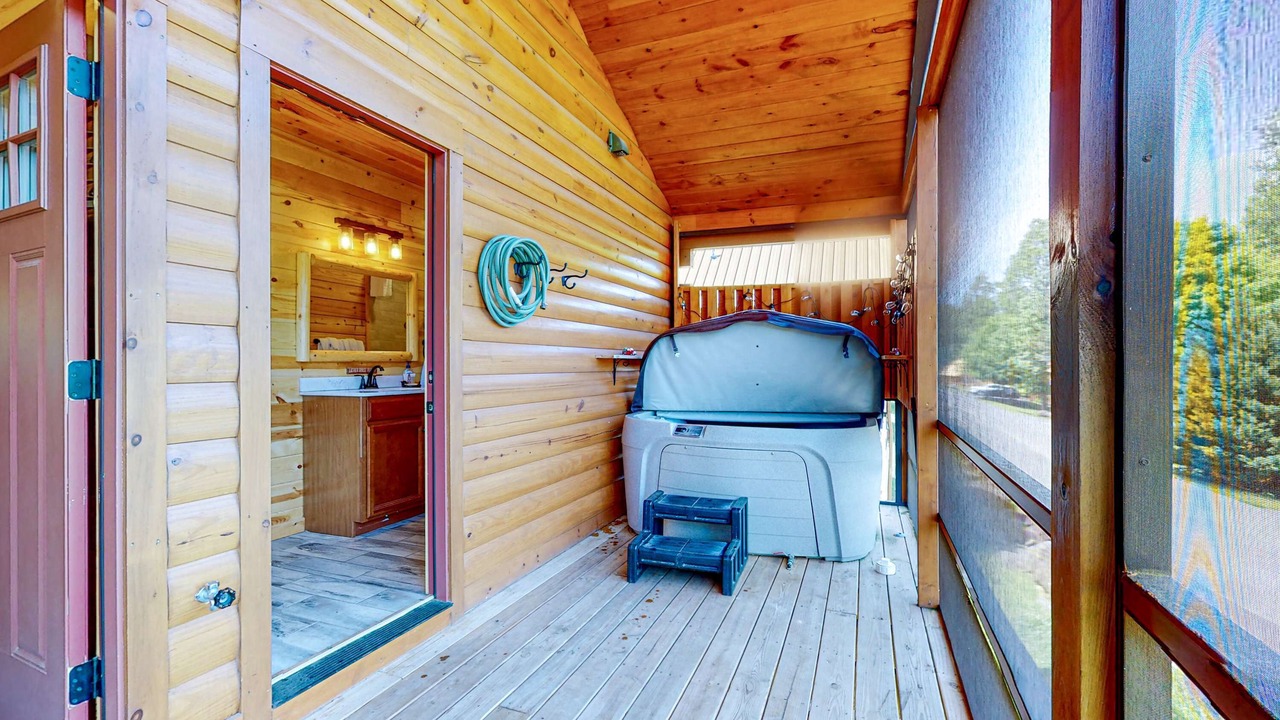 Photo of Patio Balcony in White Oak Lodge