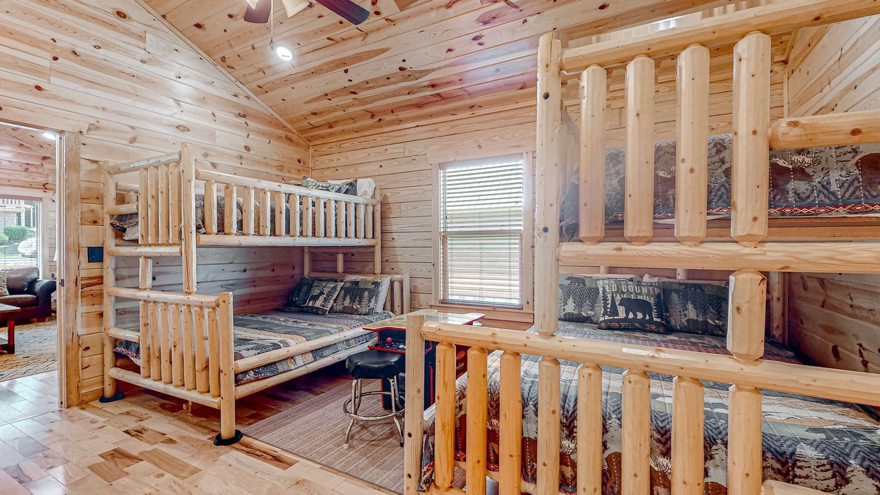 Photo of Bedroom in White Oak Lodge