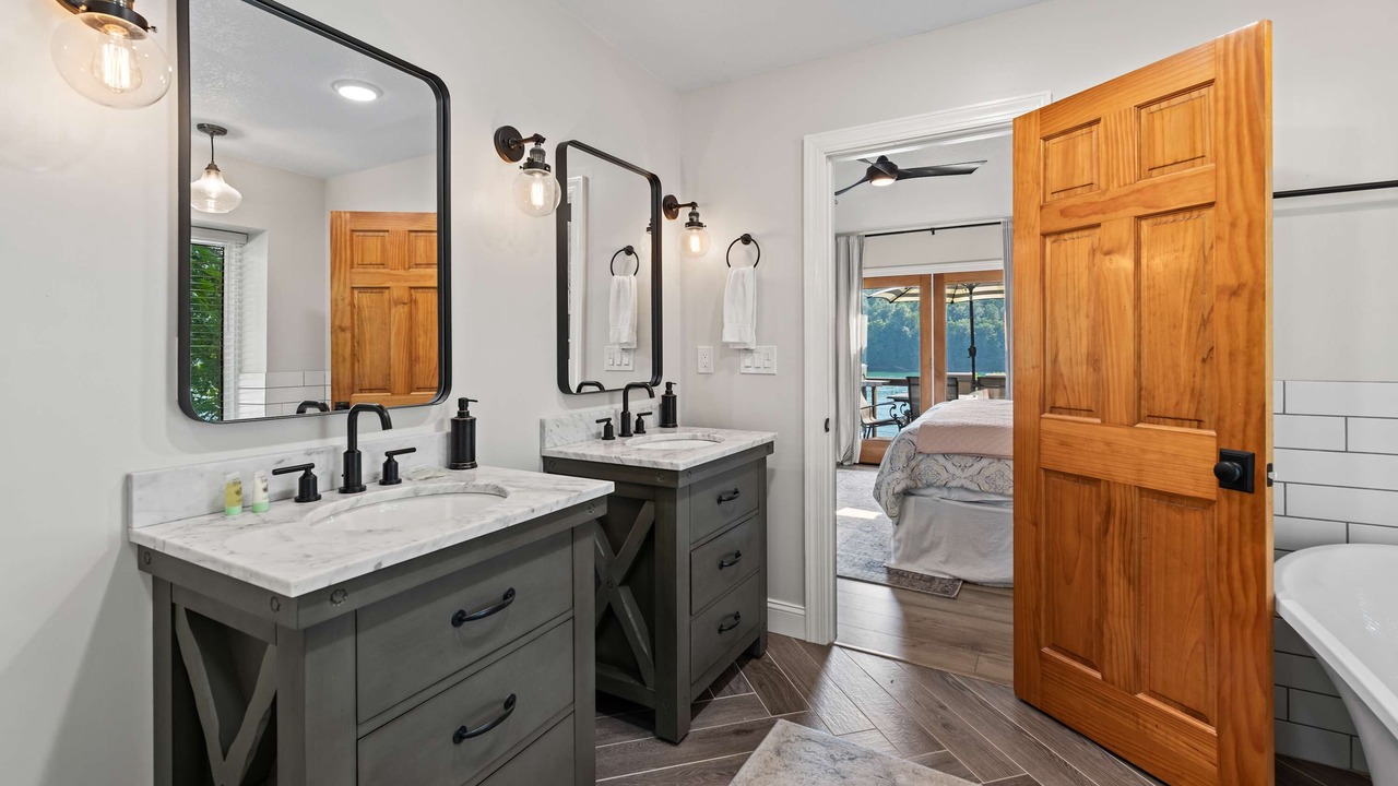 Photo of Bathroom in La Follette