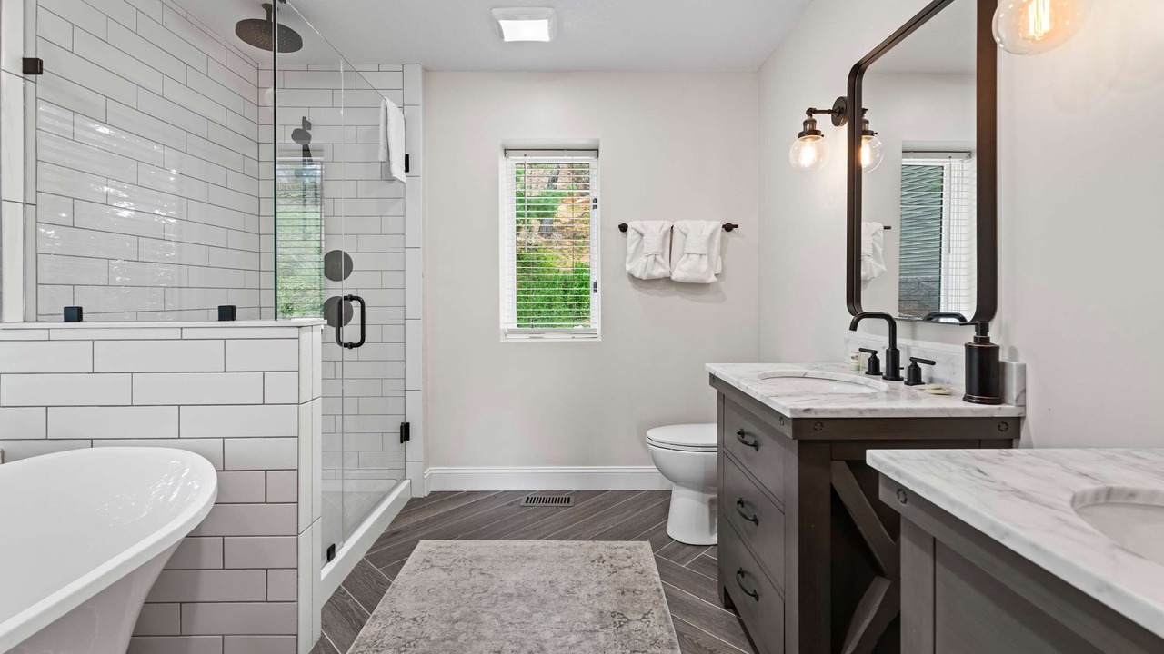 Photo of Bathroom in La Follette