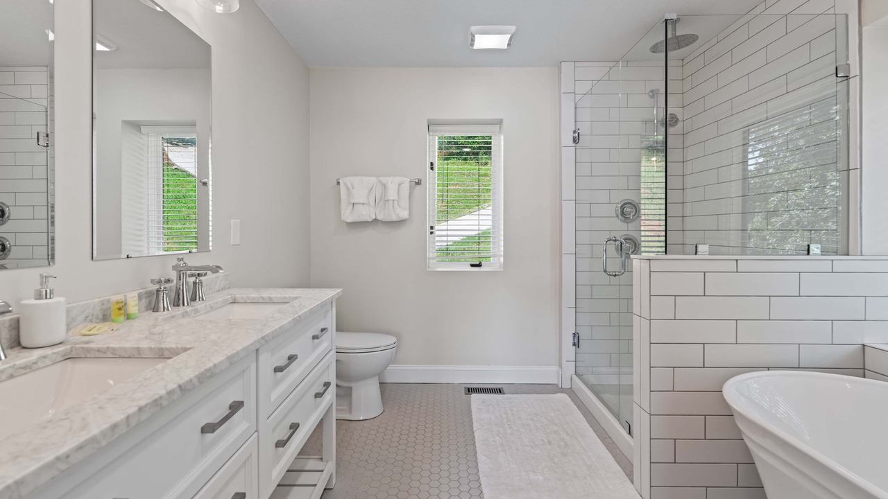 Photo of Bathroom in La Follette