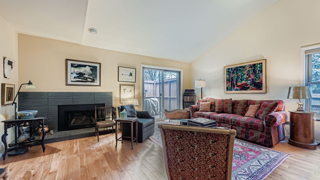 Photo of Livingroom in Glenwood Grove - North Iris