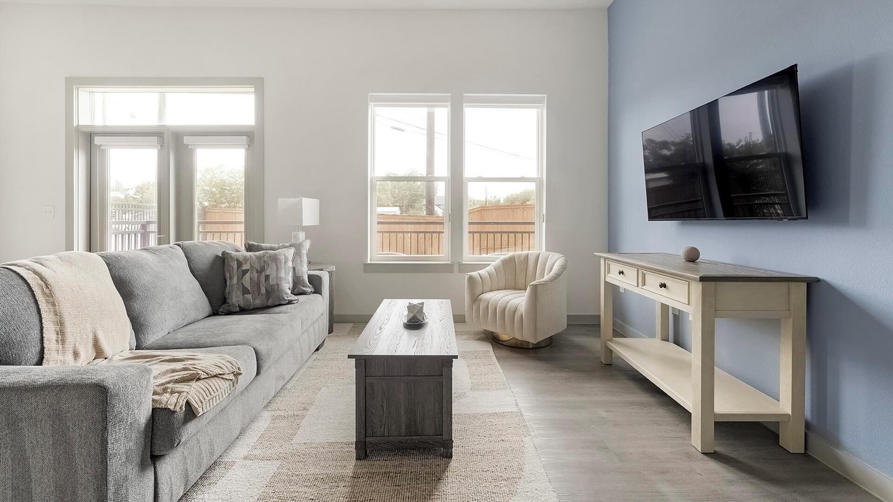 Photo of Livingroom in MLK