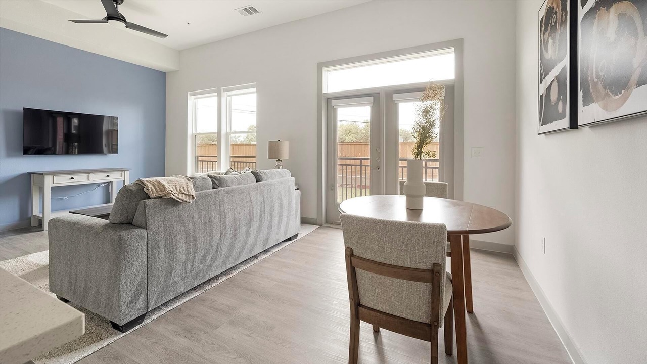 Photo of Livingroom in MLK