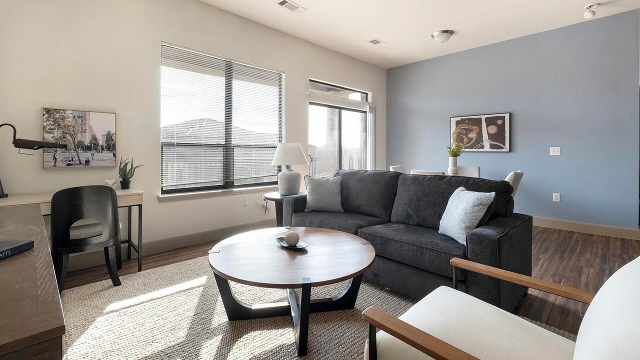 Photo of Livingroom in Spring