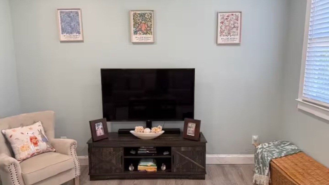 Photo of Livingroom in Commerce