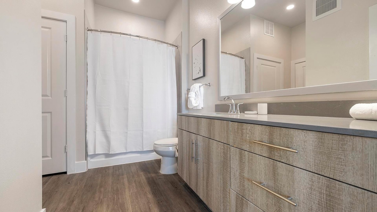 Photo of Bathroom in Montopolis