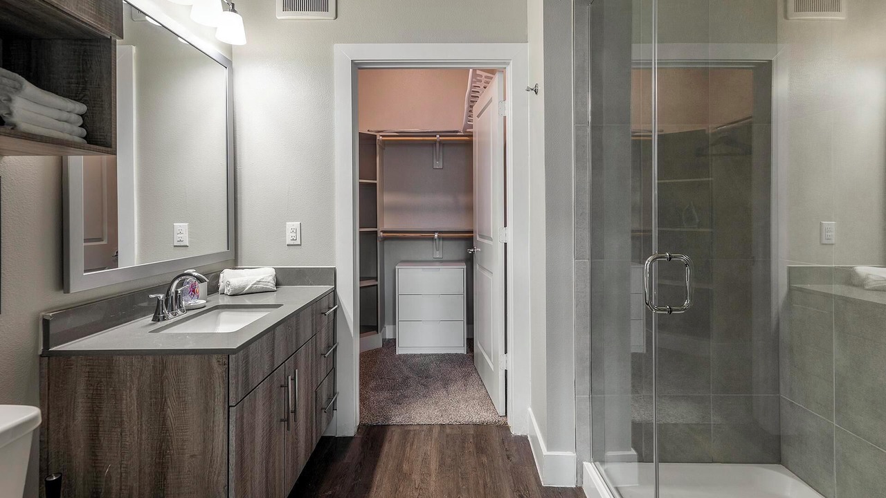 Photo of Bathroom in Montopolis