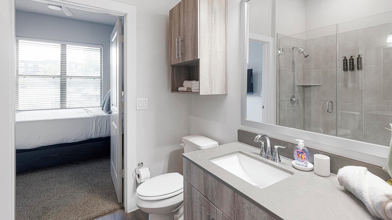 Photo of Bathroom in Montopolis