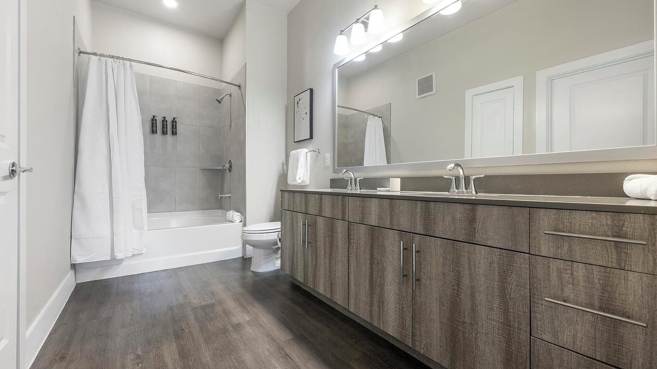 Photo of Bathroom in Montopolis