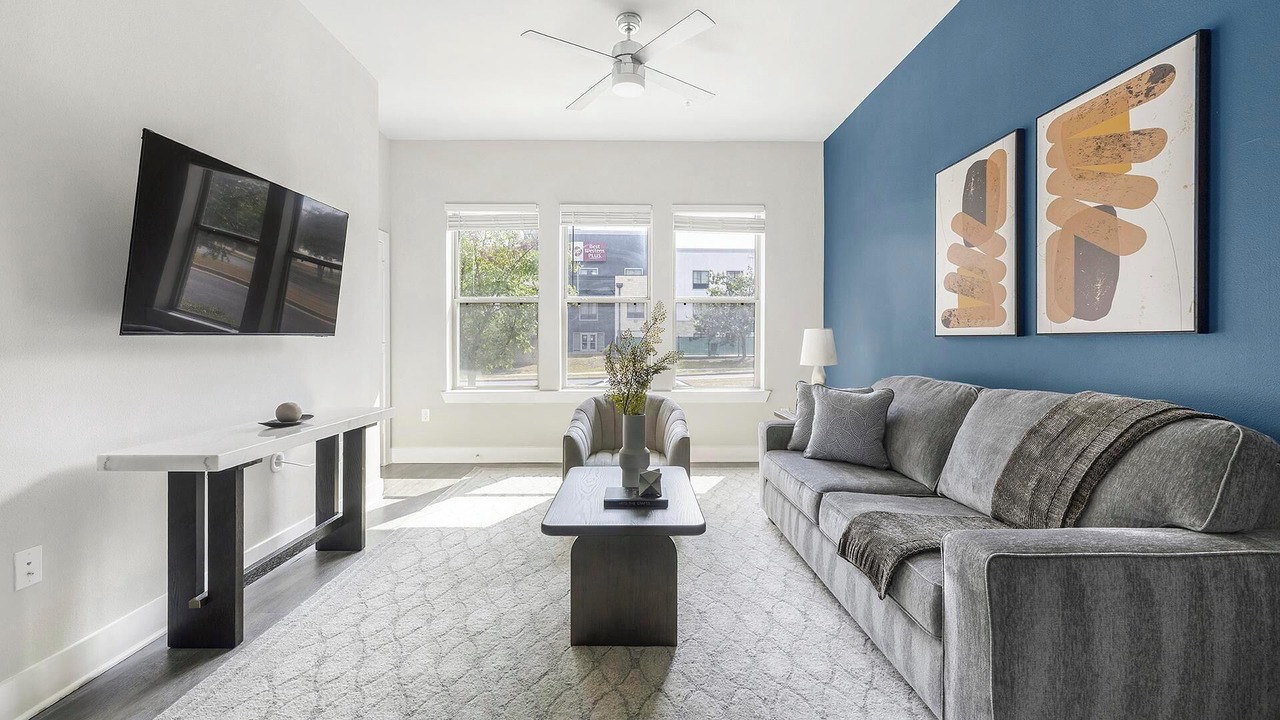 Photo of Livingroom in Montopolis