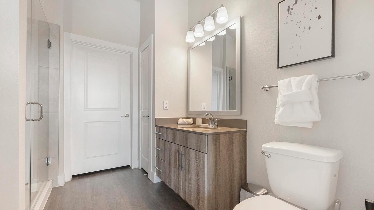 Photo of Bathroom in Montopolis