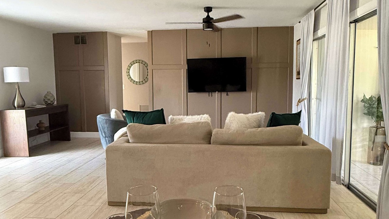 Photo of Livingroom in Yacht Club