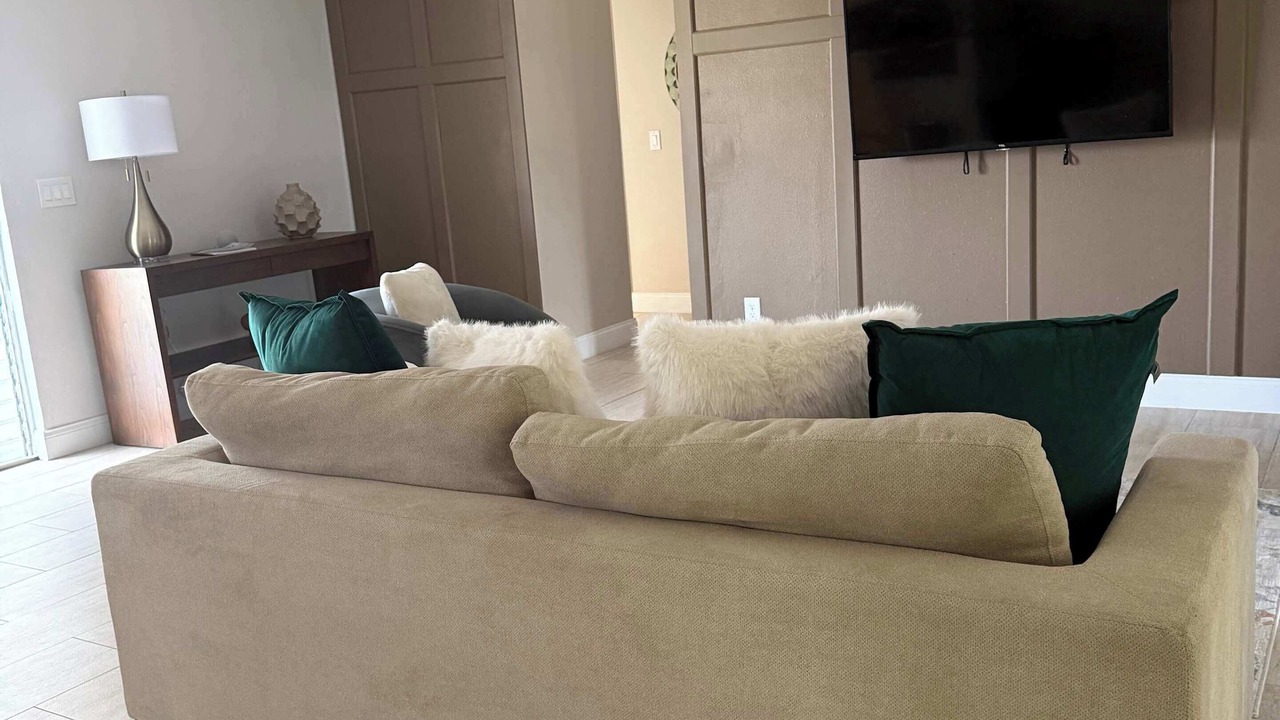 Photo of Livingroom in Yacht Club