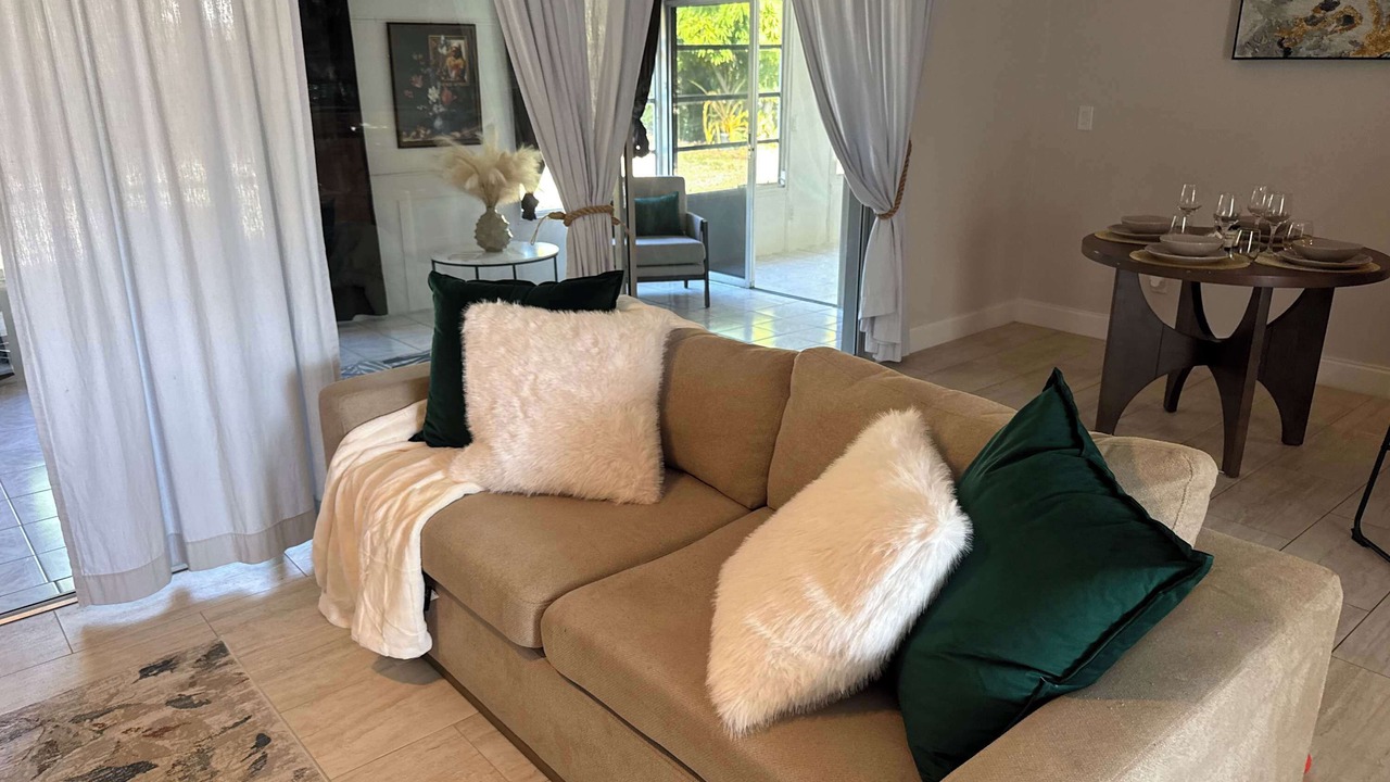 Photo of Livingroom in Yacht Club