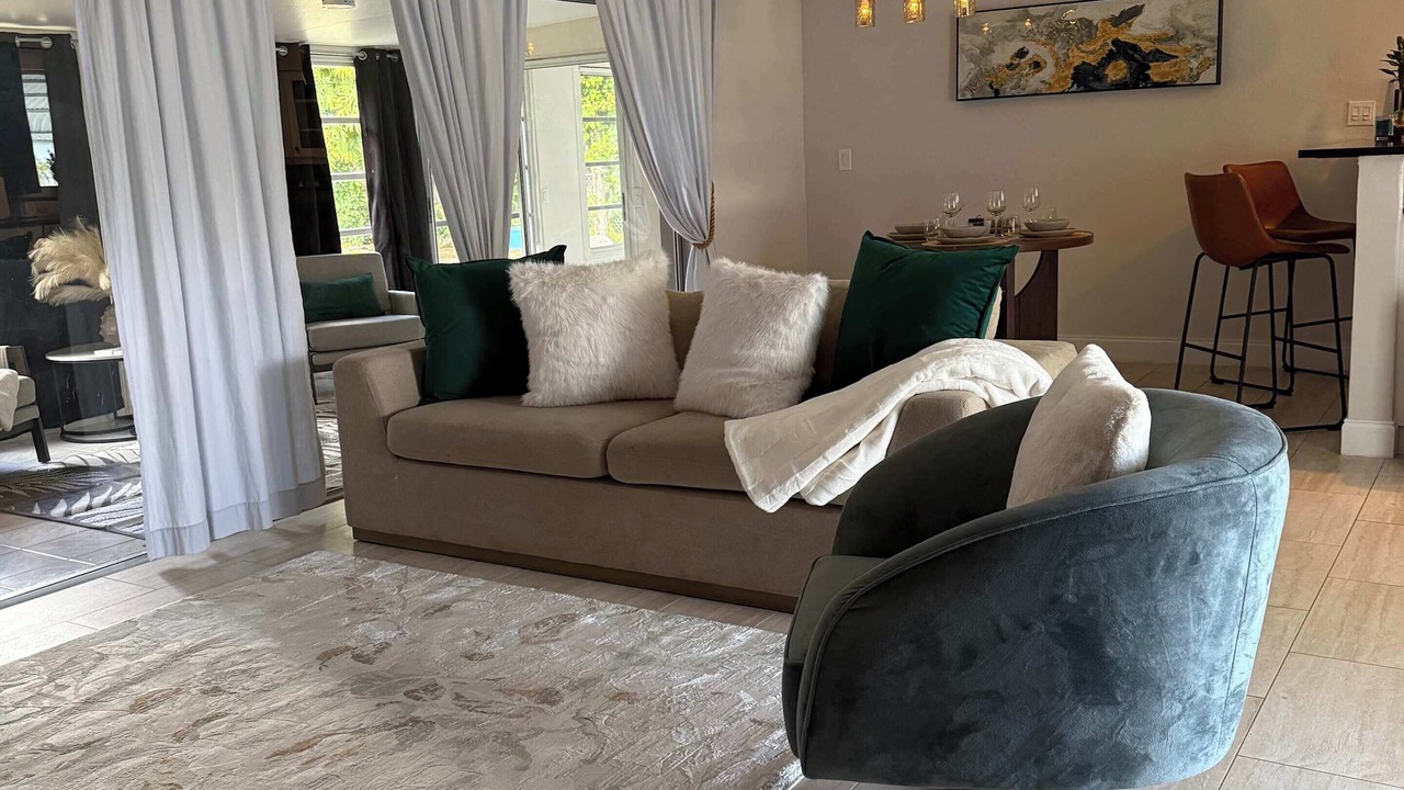 Photo of Livingroom in Yacht Club