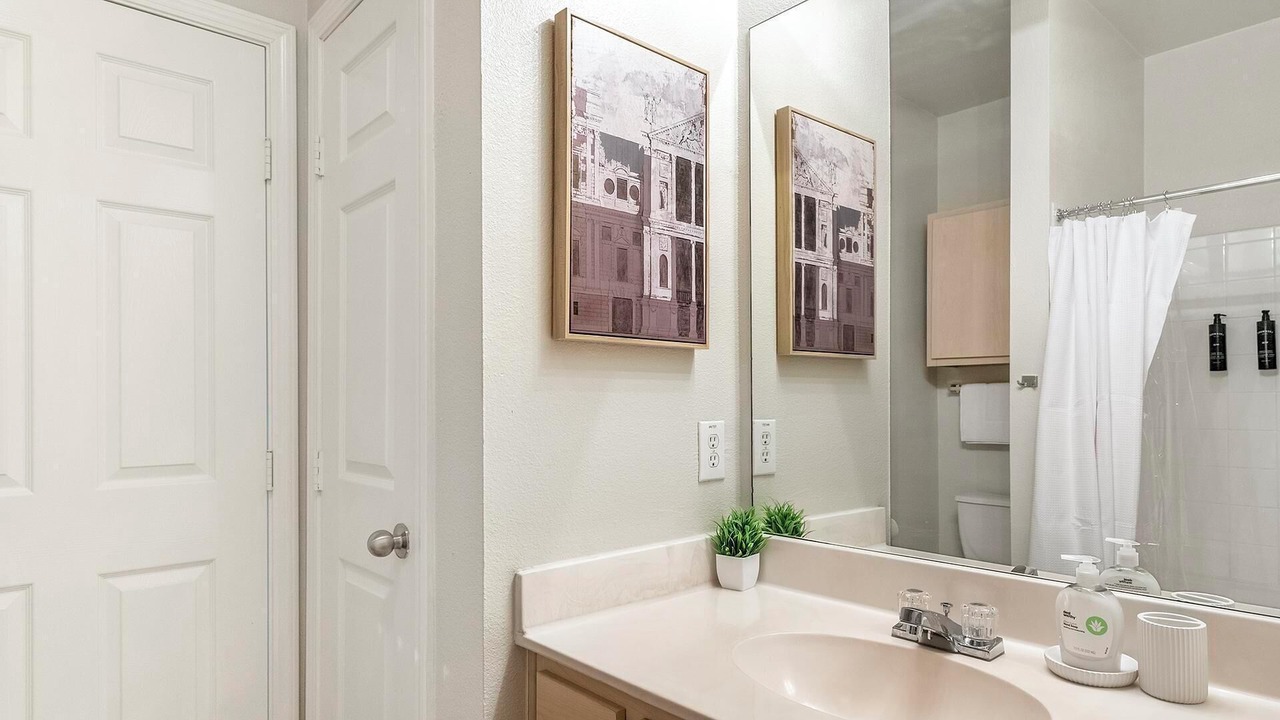 Photo of Bathroom in Southbelt/Ellington