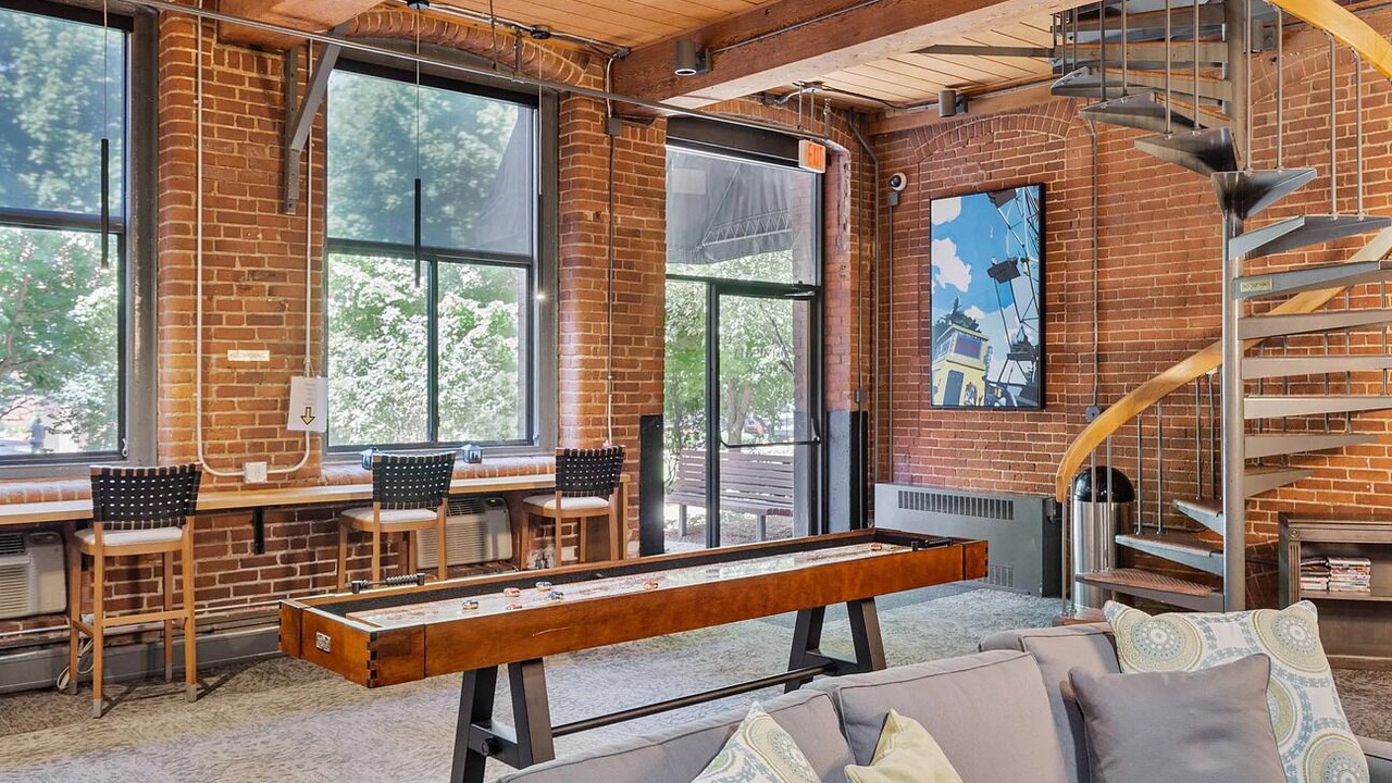 Photo of Livingroom in Metro Center