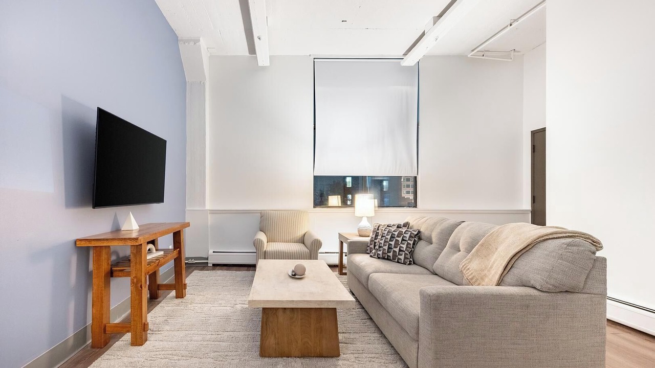 Photo of Livingroom in Metro Center