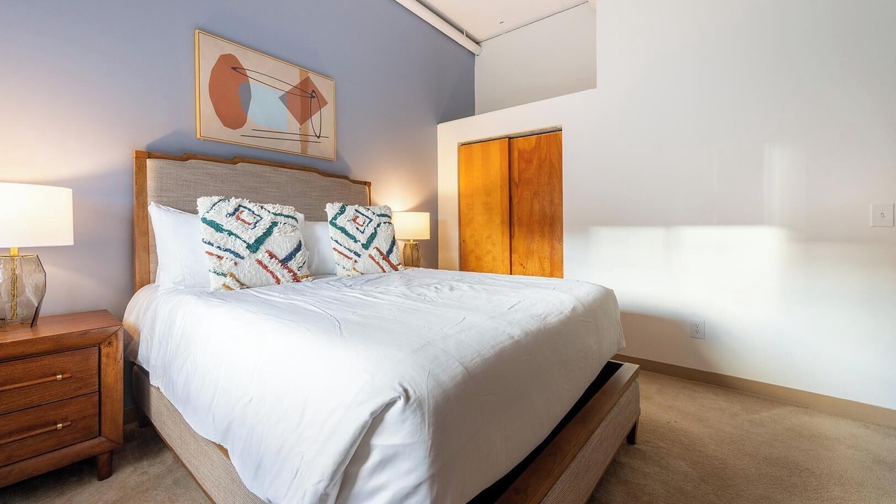 Photo of Bedroom in Metro Center