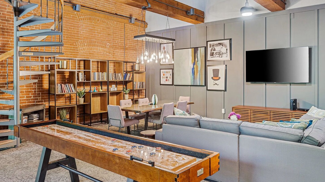 Photo of Livingroom in Metro Center