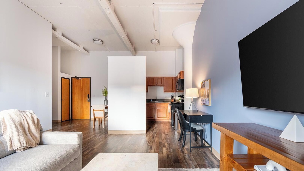 Photo of Livingroom in Metro Center