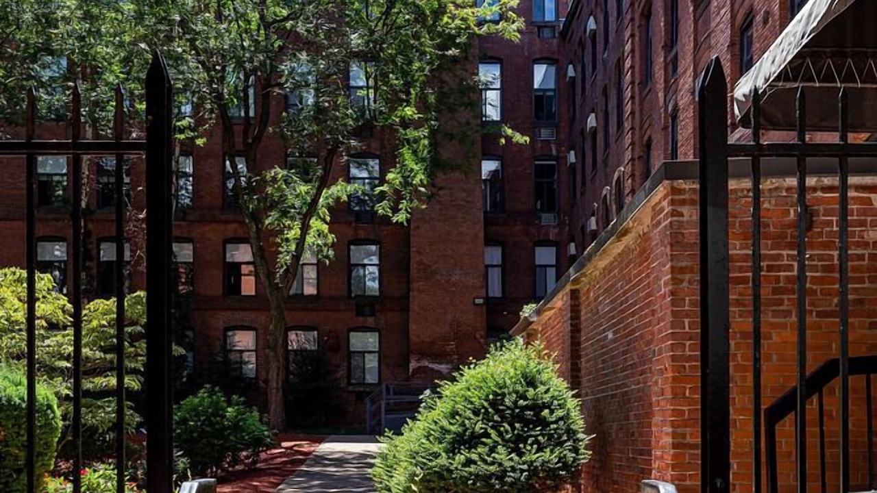 Photo of Outdoor in Metro Center