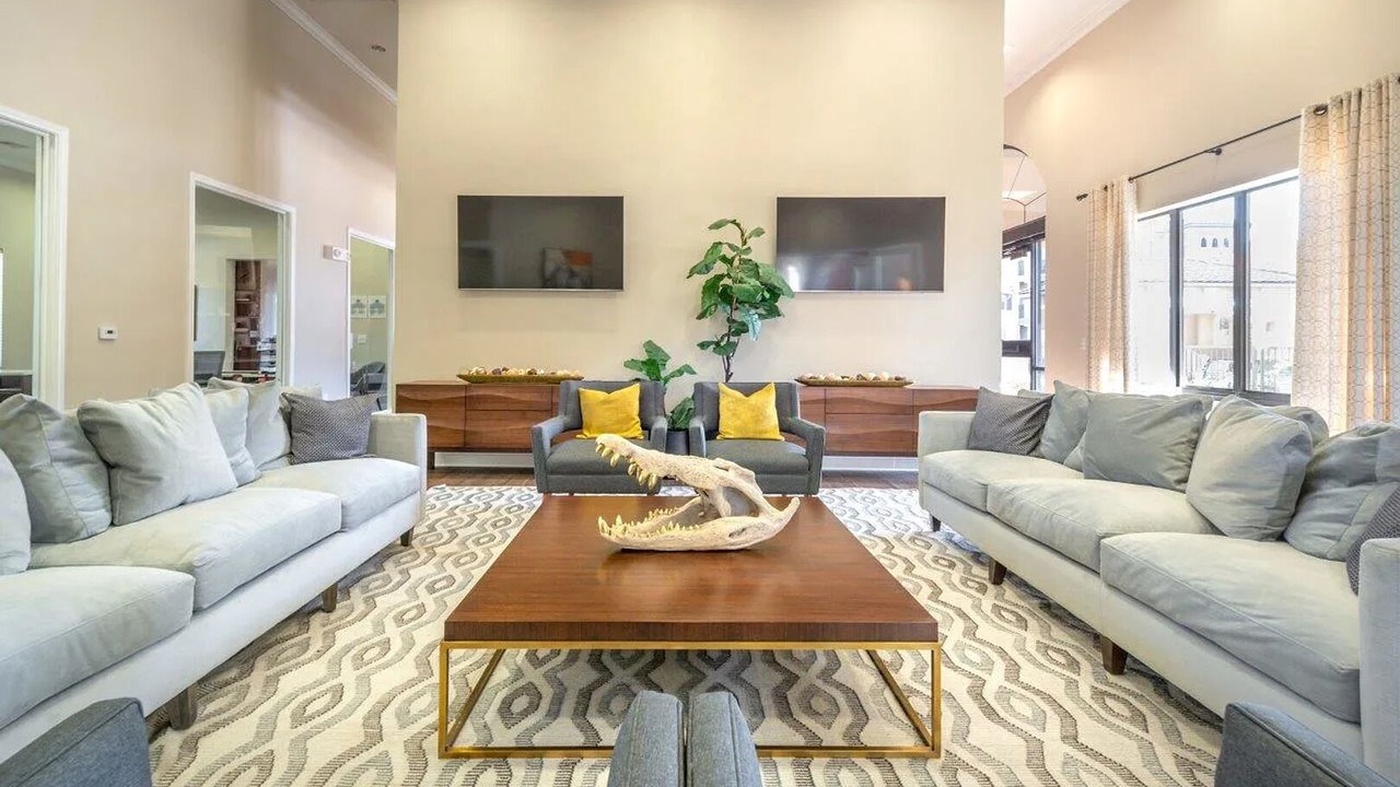 Photo of Livingroom in Spring