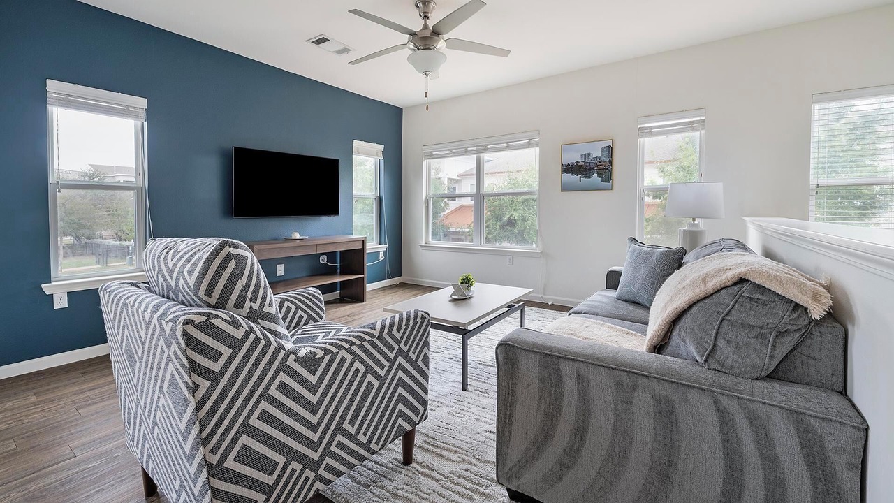 Photo of Livingroom in McNeil