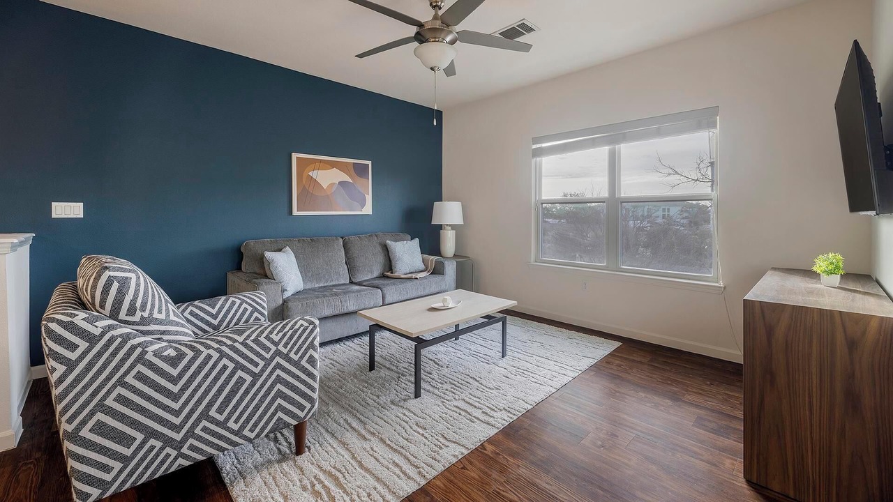 Photo of Livingroom in McNeil