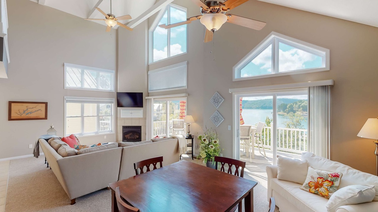 Photo of Livingroom in La Follette