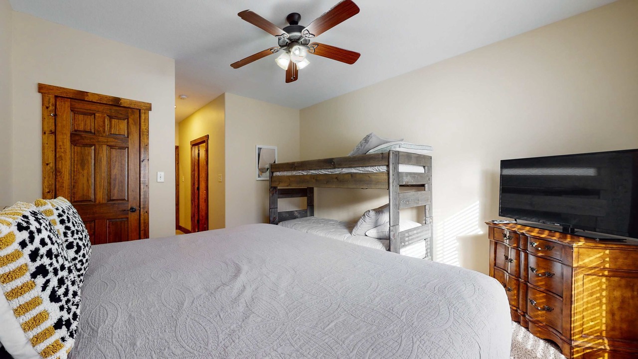 Photo of Bedroom in Andersonville