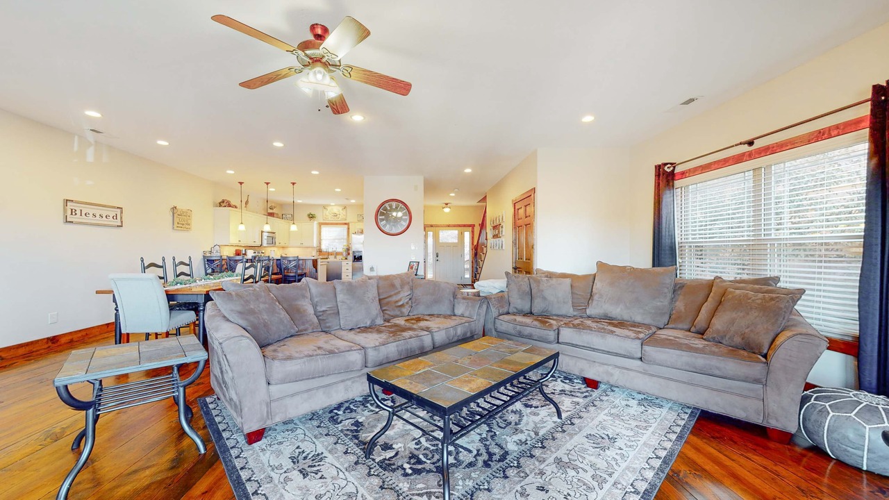 Photo of Livingroom in Andersonville