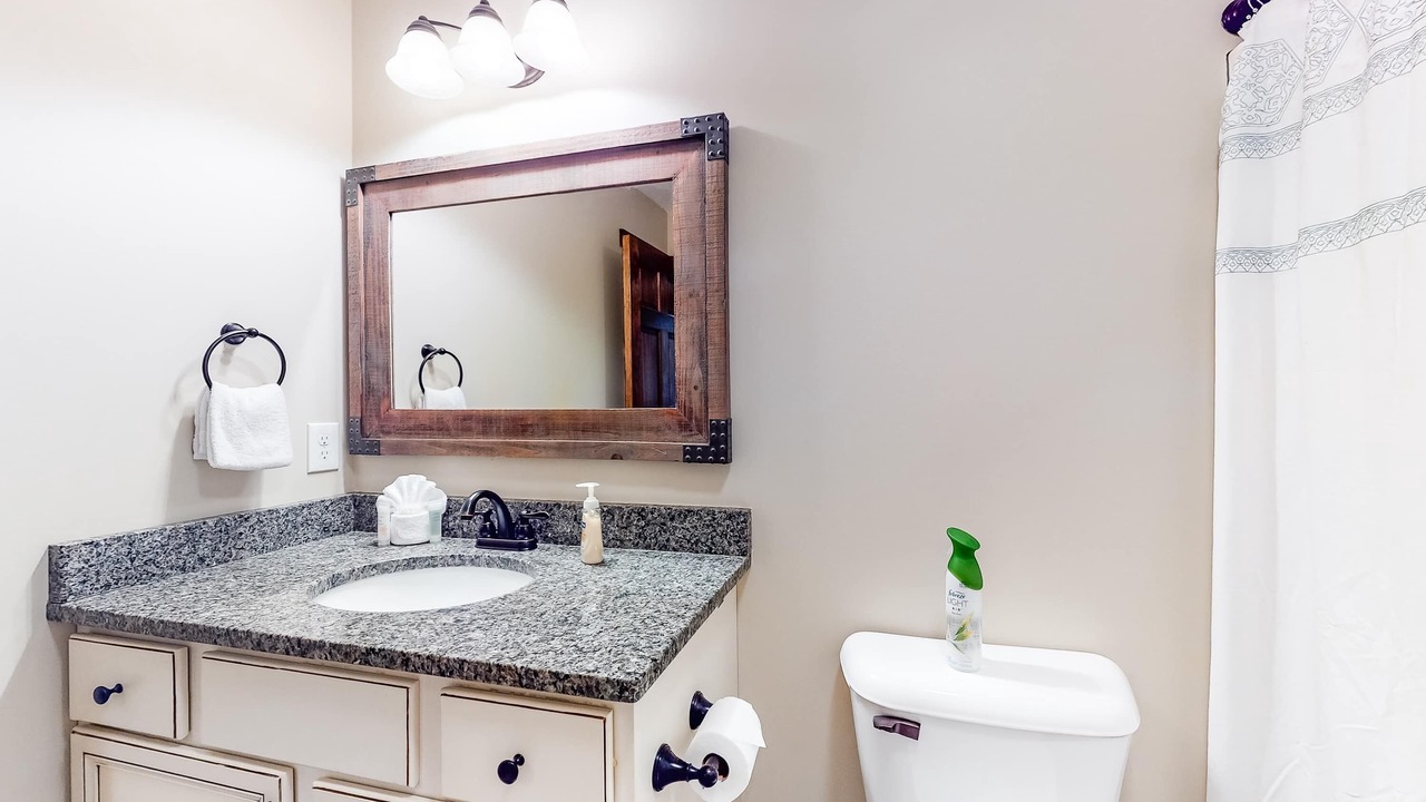 Photo of Bathroom in Andersonville
