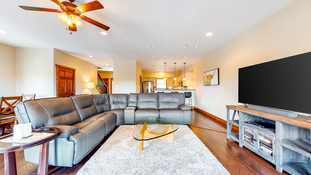 Photo of Livingroom in Andersonville