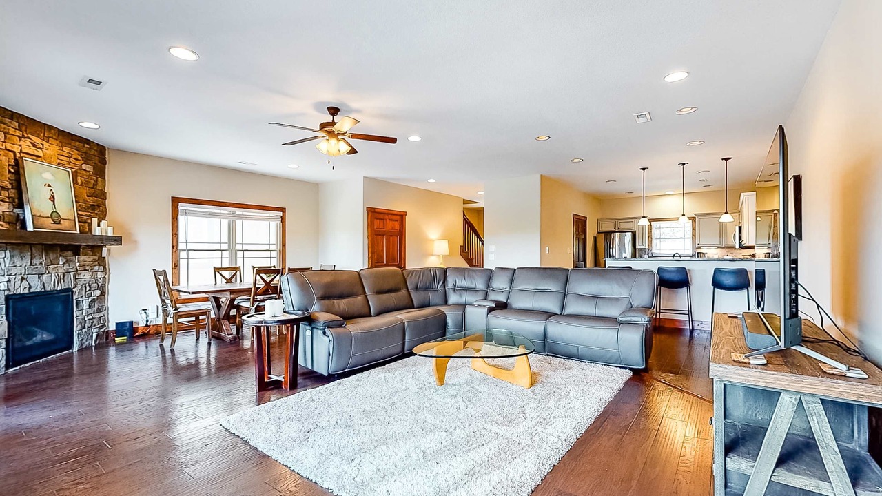 Photo of Livingroom in Andersonville