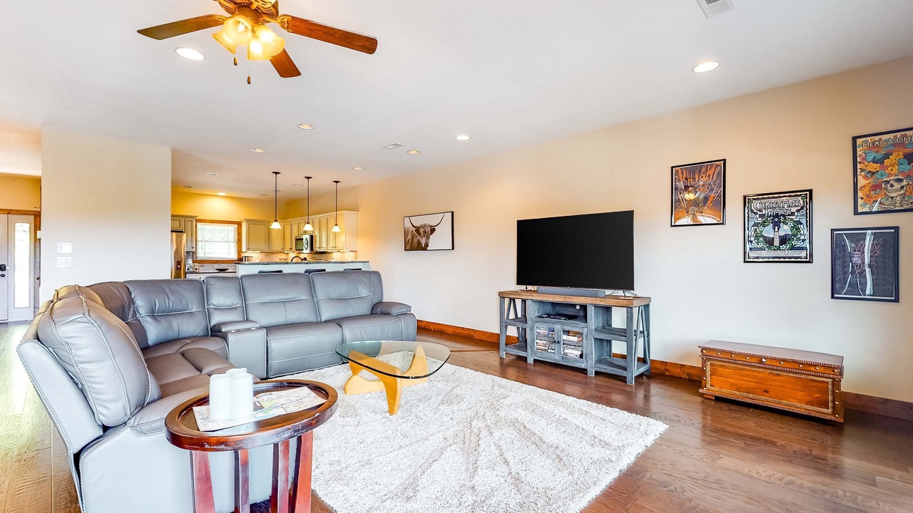 Photo of Livingroom in Andersonville