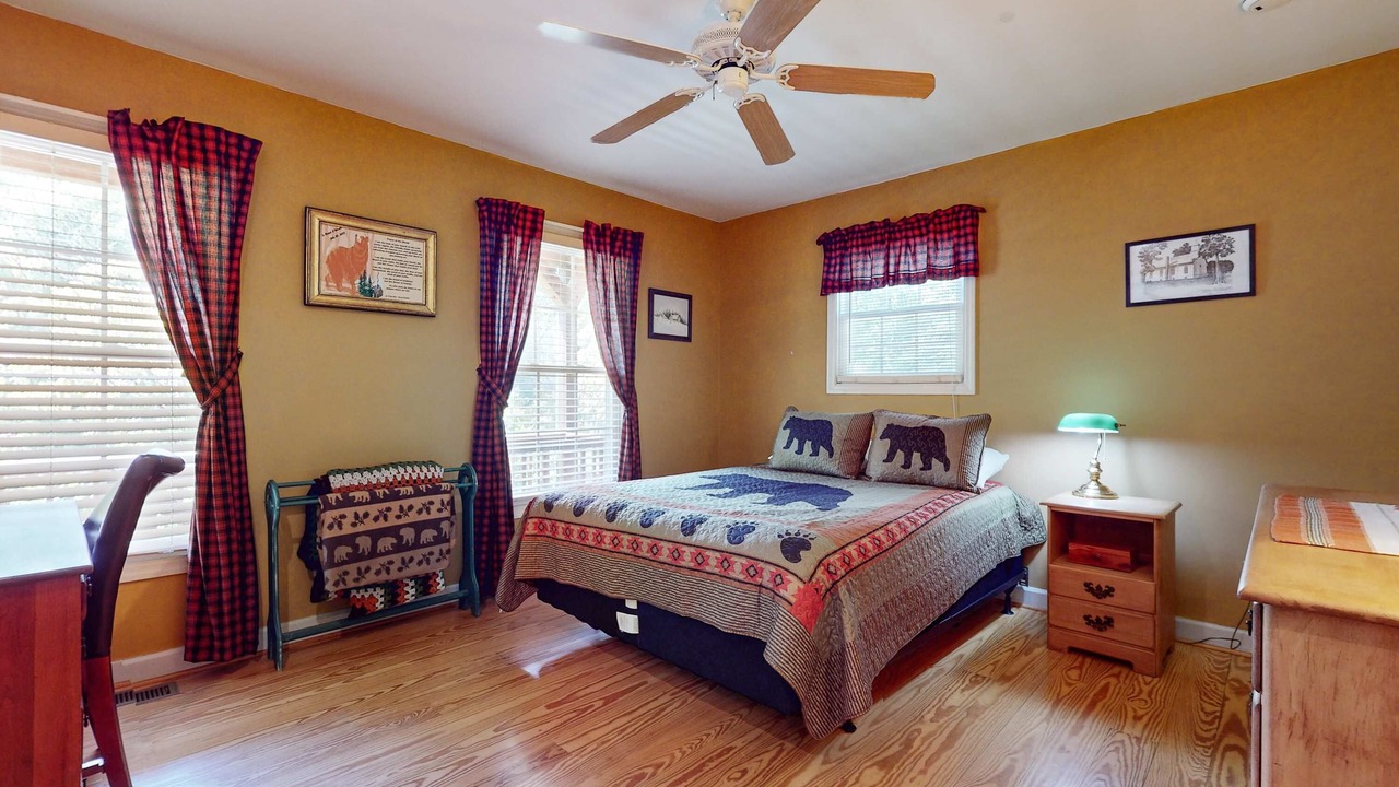 Photo of Bedroom in Kodak