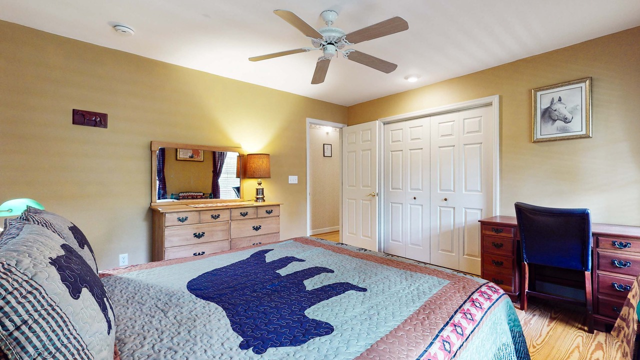 Photo of Bedroom in Kodak