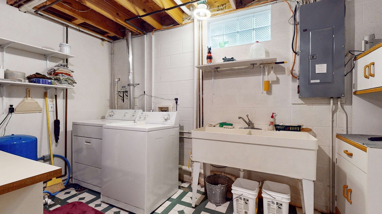 Photo of Bathroom in Kodak