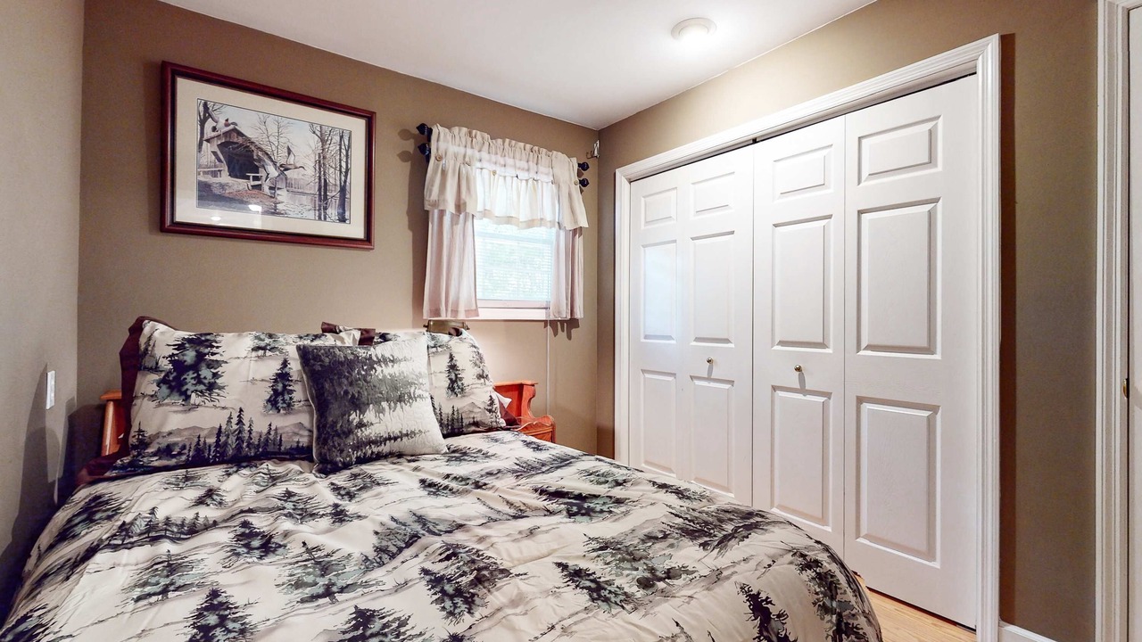 Photo of Bedroom in Kodak