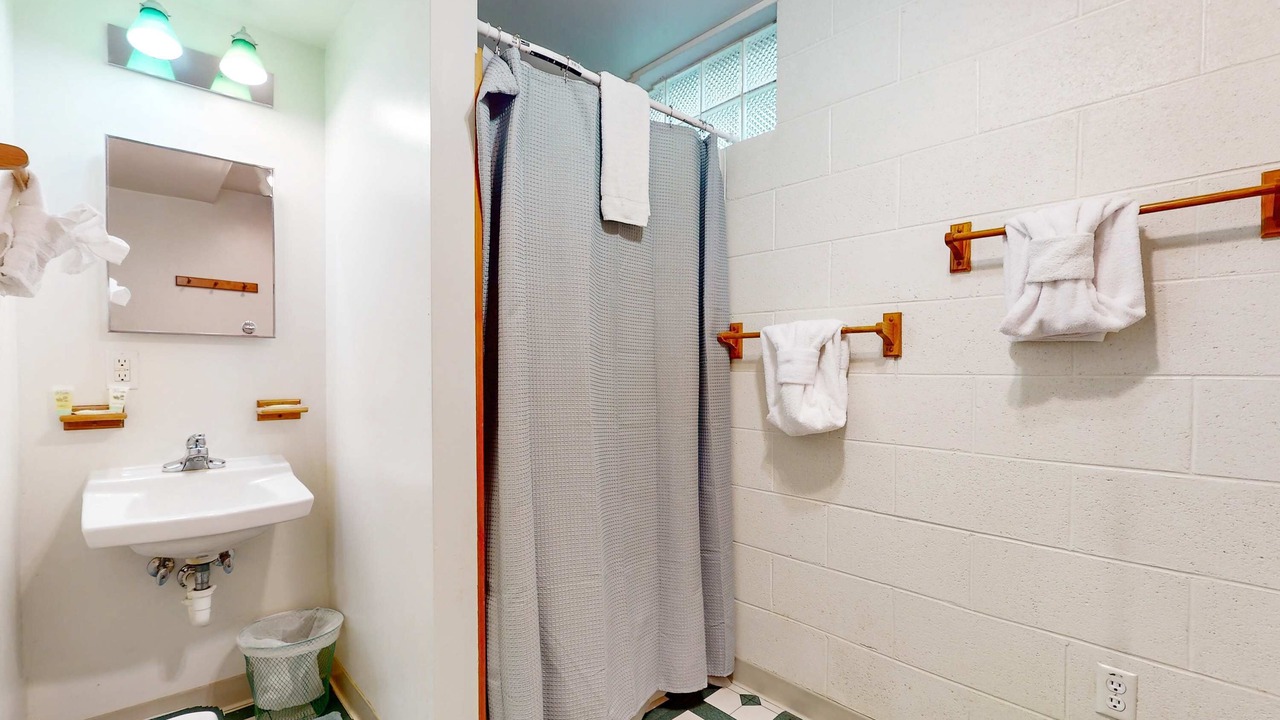 Photo of Bathroom in Kodak