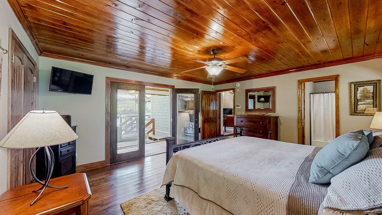 Photo of Bedroom in Rock Harbor