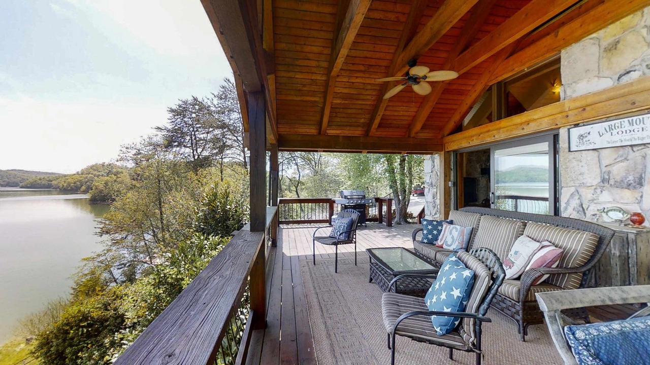 Photo of Patio Balcony in Rock Harbor