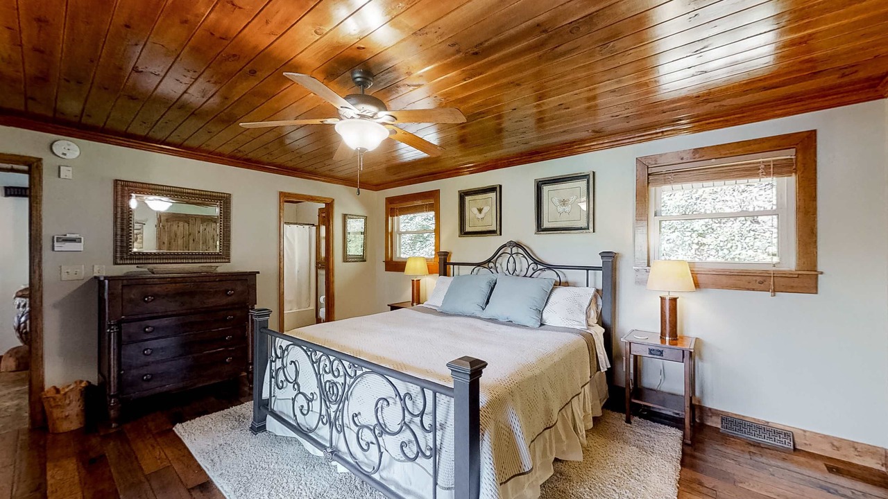 Photo of Bedroom in Rock Harbor