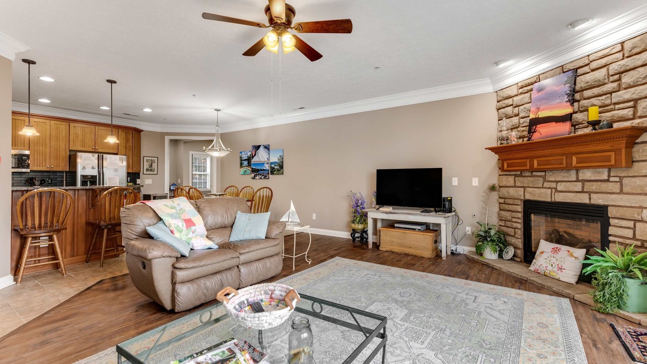 Photo of Livingroom in Andersonville