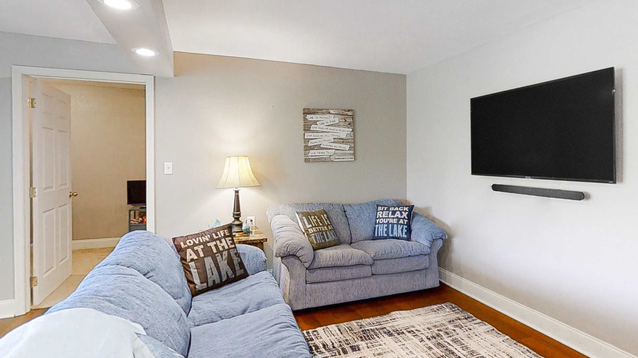 Photo of Livingroom in Rock Harbor