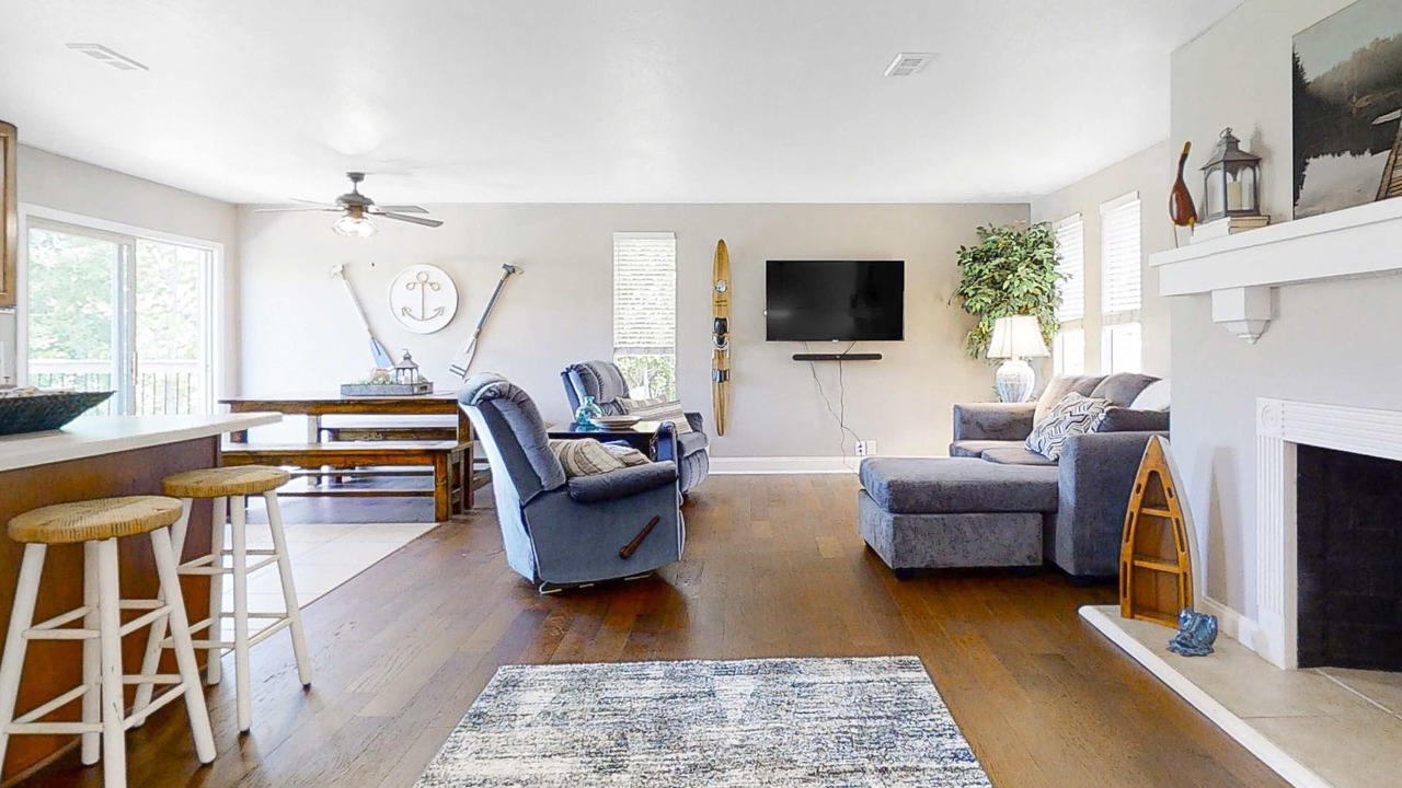 Photo of Livingroom in Rock Harbor