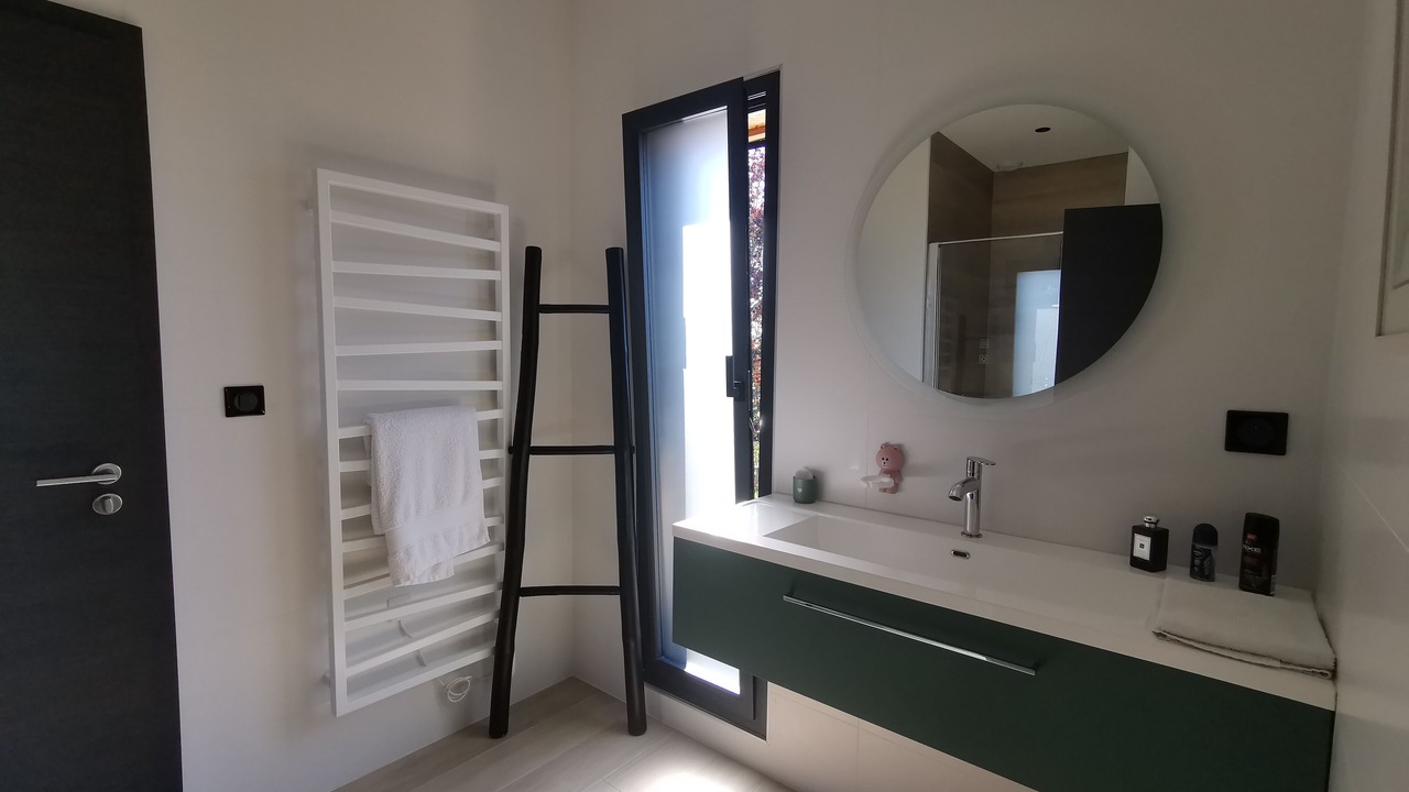 Photo of Bathroom in La Roche-Vineuse