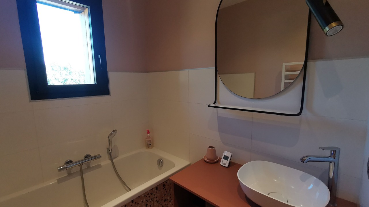 Photo of Bathroom in La Roche-Vineuse